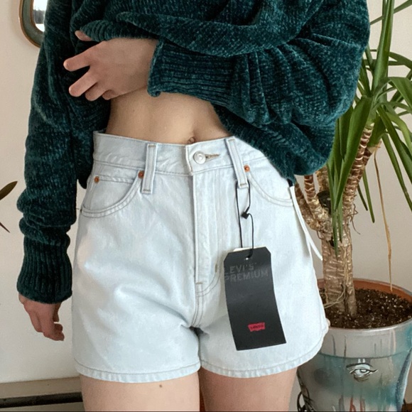 NWT Light Wash Vintage Levi's Shorts - Picture 3 of 9